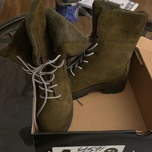 Rouge Helium Olive Winter Boots